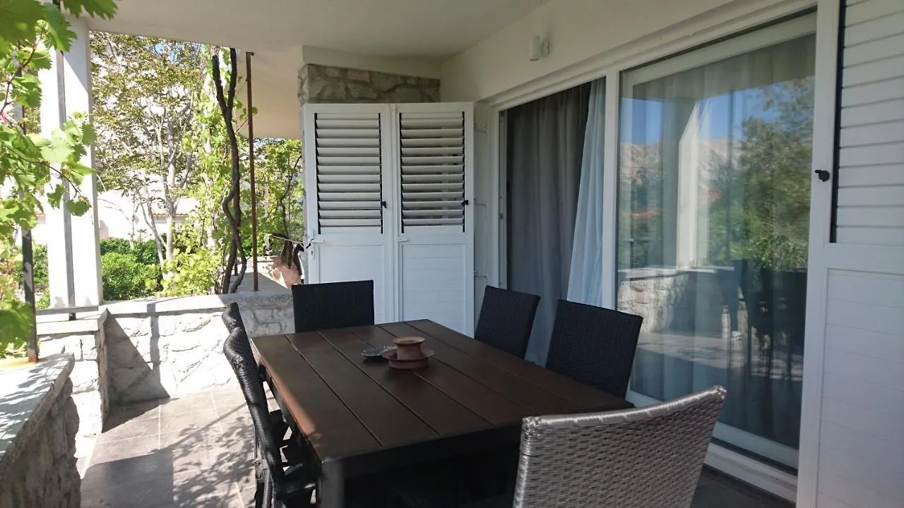 Sol Apartment Baska